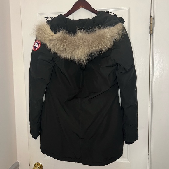 Canada Goose Victoria Parka, Size Medium, Removable Fur Hood, PRISTINE CONDITION - Picture 5 of 8